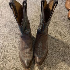 Women’s Justins size 7 1/2 B